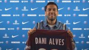Dani Alves hizo oficial su llegada al Paris Saint Germain