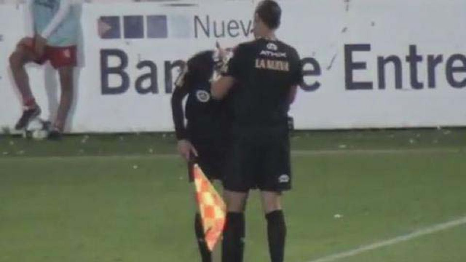 Penel dio por finalizado el encuentro cuando lastimaron a uno de sus asistentes.