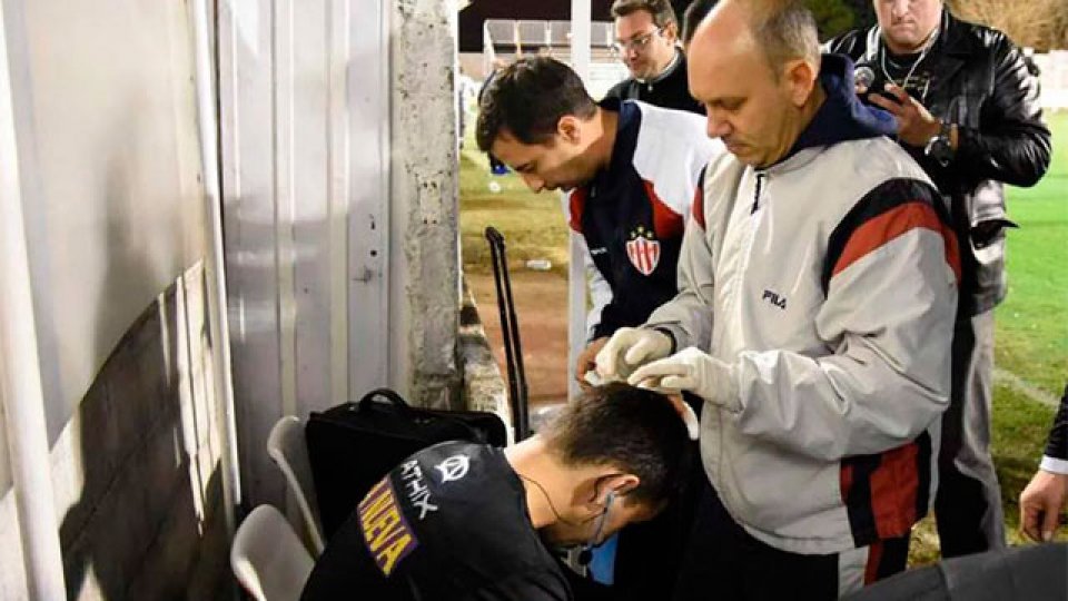 Penel dio por finalizado el encuentro cuando lastimaron a uno de sus asistentes.