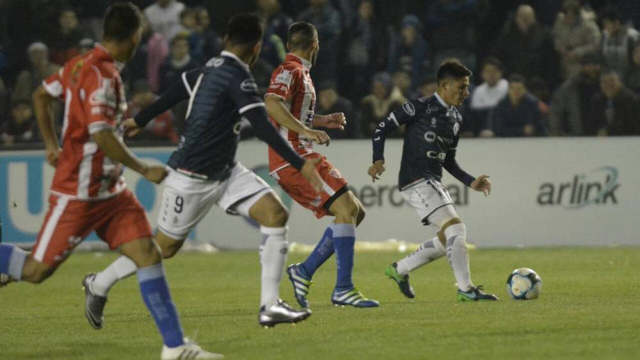 Atlético Paraná igualó en Mendoza. (Foto: Los Andes)