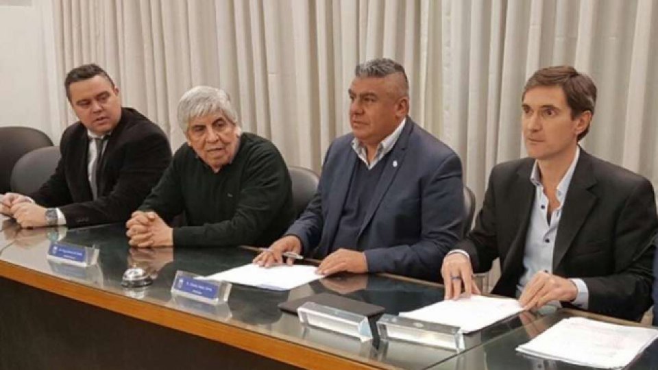 AFA y Superliga coincidieron en cuestionar el cargo que le fue ofrecido a Macri.