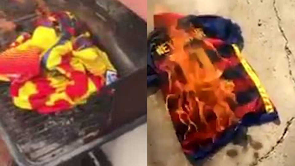 Los hinchas culé descargaron su enojo con Ney quemando sus camisetas.