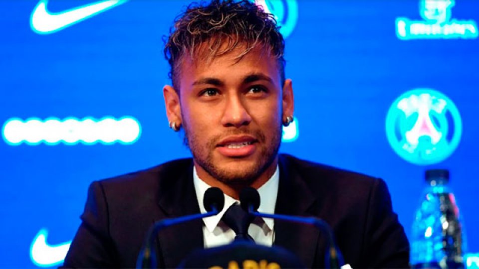 Presentaron a Neymar en el PSG.