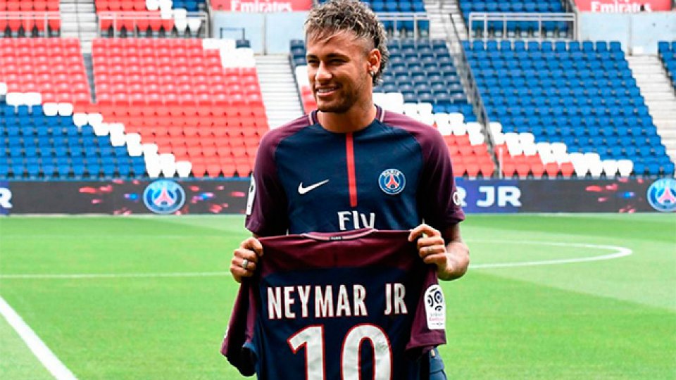 Barcelona recibió el dinero y Neymar podrá debutar el domingo en el PSG.