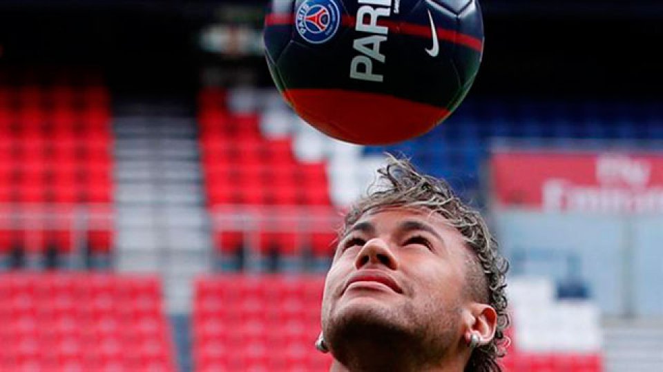 Neymar no podrá debutar hoy en PSG: no llegó el transfer.
