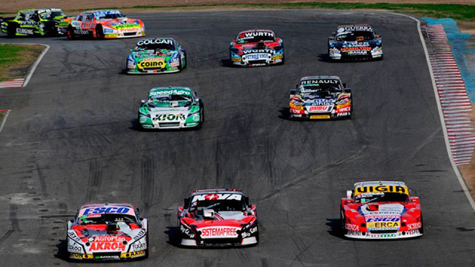 El Pato Juan Manuel Silva se quedó con los 1000 kilómetros del TC .