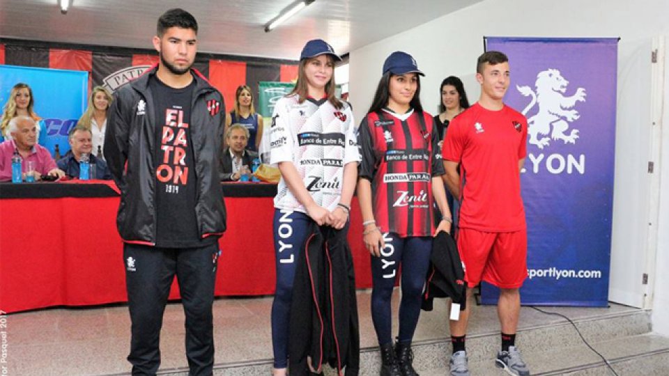 El Rojinegro presentó oficialmente su nueva indumentaria Sport Lyon.