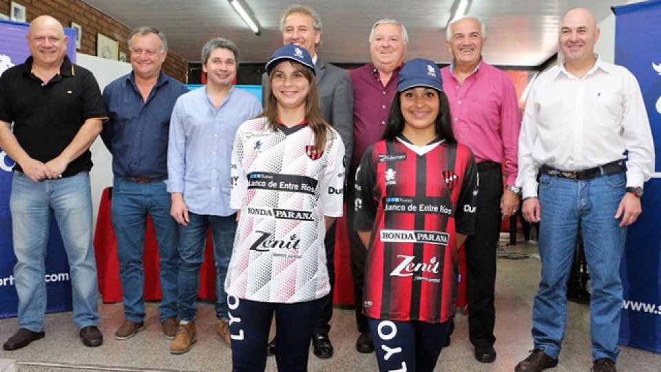 El Rojinegro presentó oficialmente su nueva indumentaria Sport Lyon.