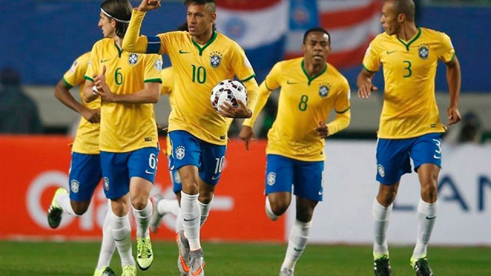 Brasil recibe a Ecuador.
