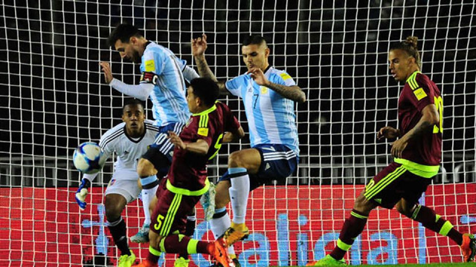 Argentina no pudo con Venezuela y sigue en zona de repechaje.