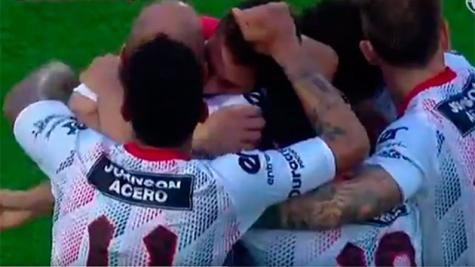 Patronato logró su primera victoria en la Superliga ante Argentinos.