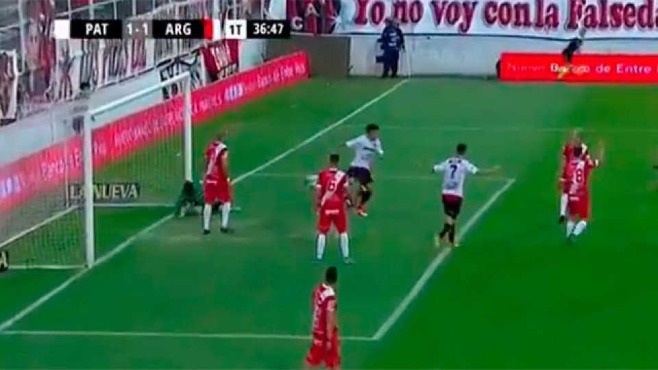 Patronato logró su primera victoria en la Superliga ante Argentinos.