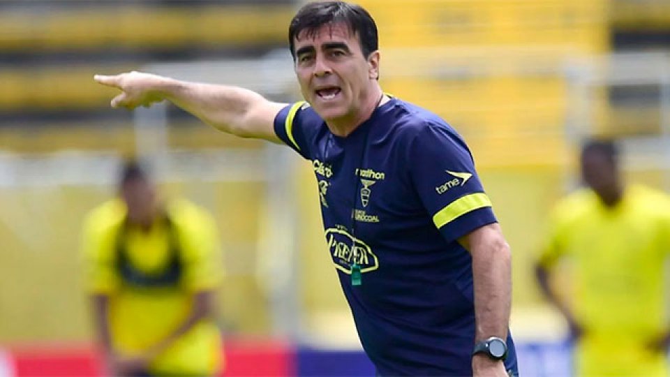 Ecuador despidió al DT Gustavo Quinteros.