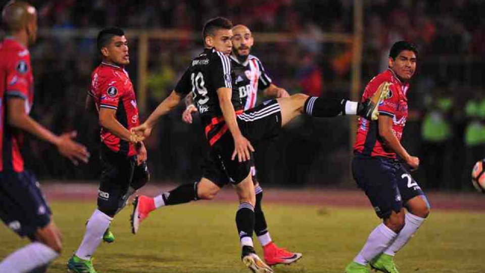 River sufrió un duro golpe en Bolivia.
