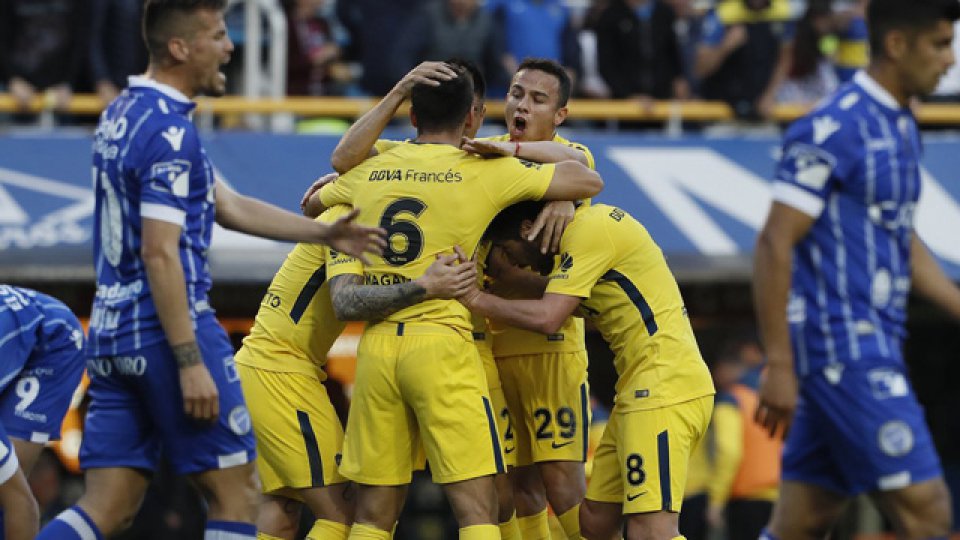 Boca aplast&oacute; a Godoy Cruz y es el puntero de la Superliga.