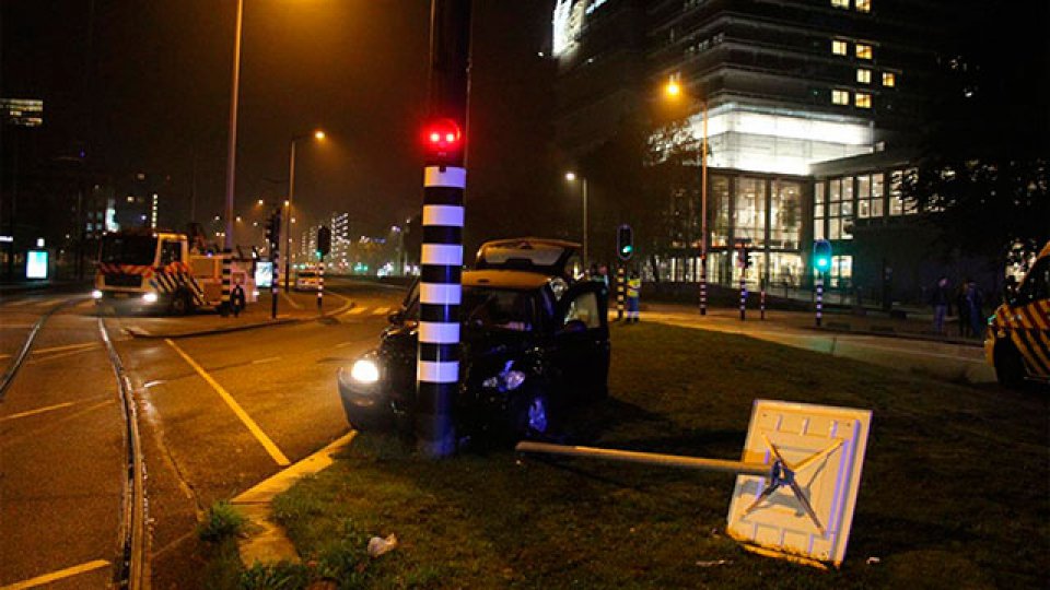 El delantero sufrió una fractura de costilla.