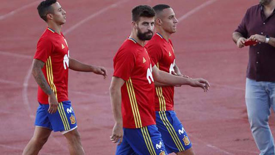 Piqué vive un momento de máxima tensión en la Selección de España.