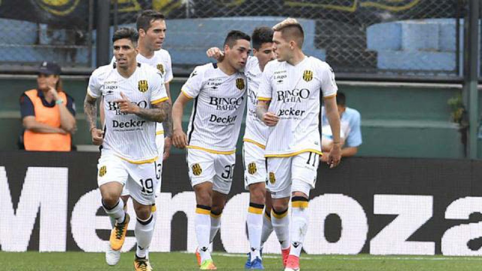 Olimpo logró en Bahía Blanca una gran victoria ante Chacarita.