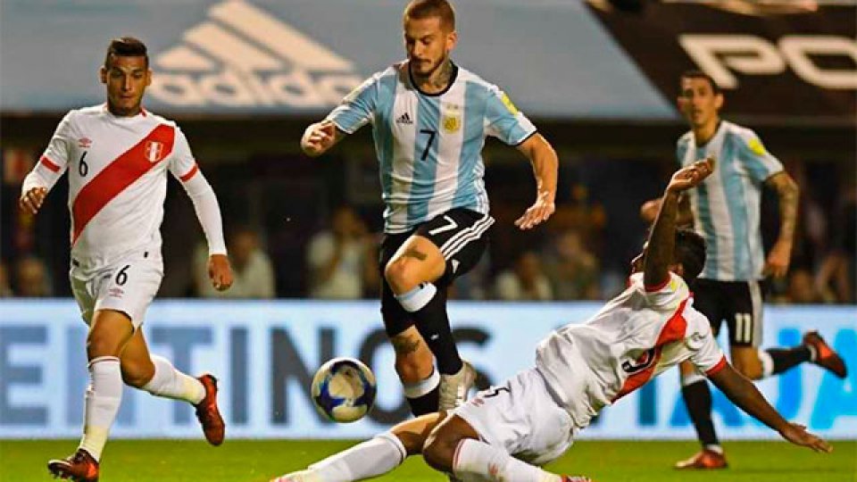 Argentina no pudo con Perú en la Bombonera.