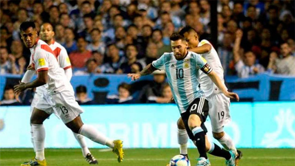Argentina no pudo con Perú en la Bombonera.