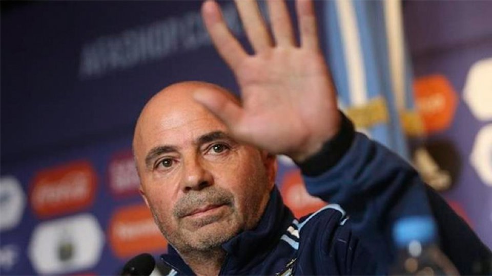 Jorge Sampaoli convocará a los volantes de River y a los delanteros de Boca.