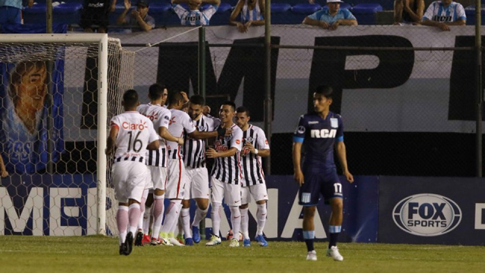 En Paraguay, la Academia perdió 1-0 ante Libertad.