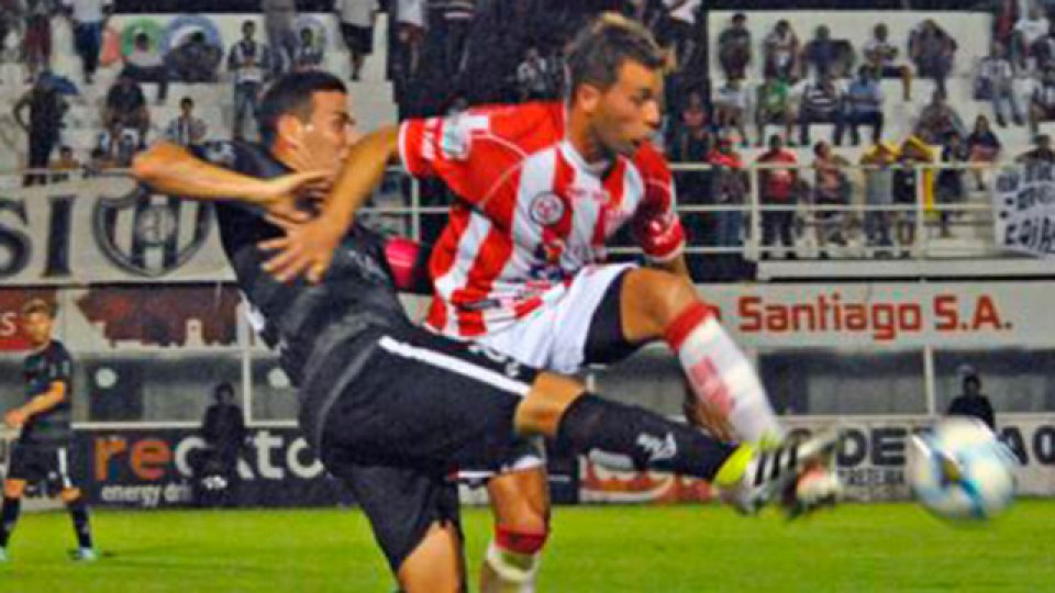 Atlético Paraná recibe al puntero Central Córdoba.