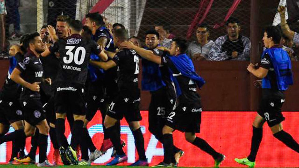Lan&uacute;s lo dio vuelta un partido hist&oacute;rico ante River.