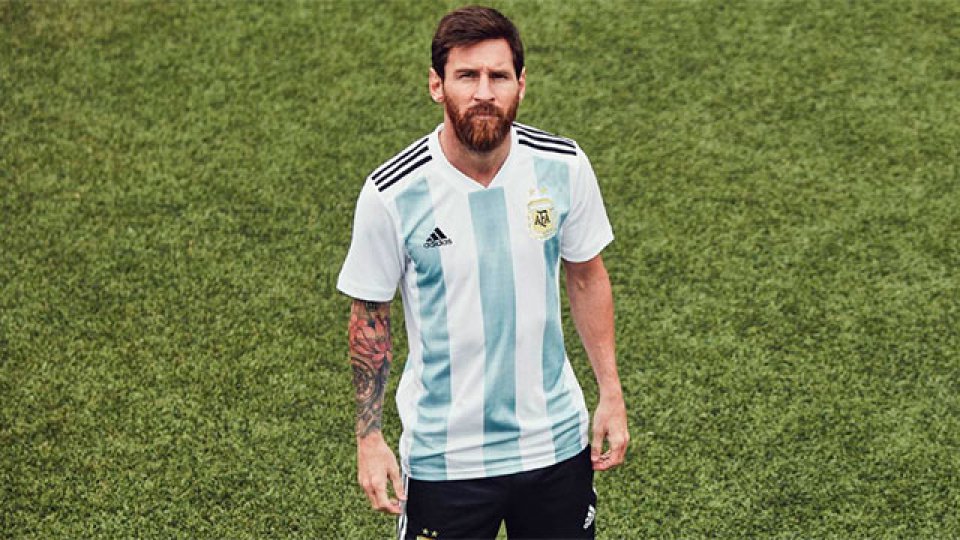 Presentaron la nueva camiseta de la Selecci&oacute;n.
