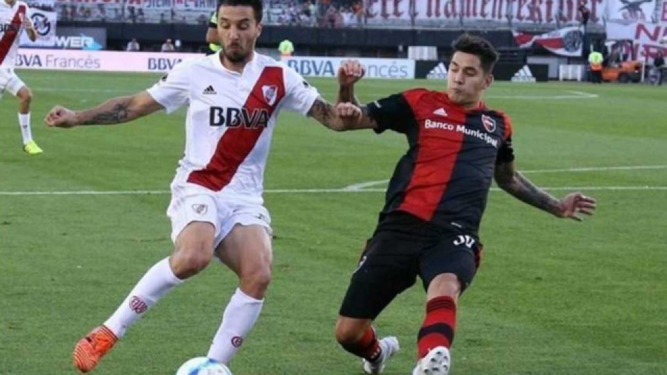 Newell&acute;s se impuso a River en el Monumental