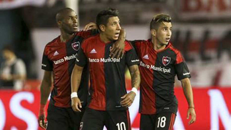 Newell&acute;s se impuso a River en el Monumental.