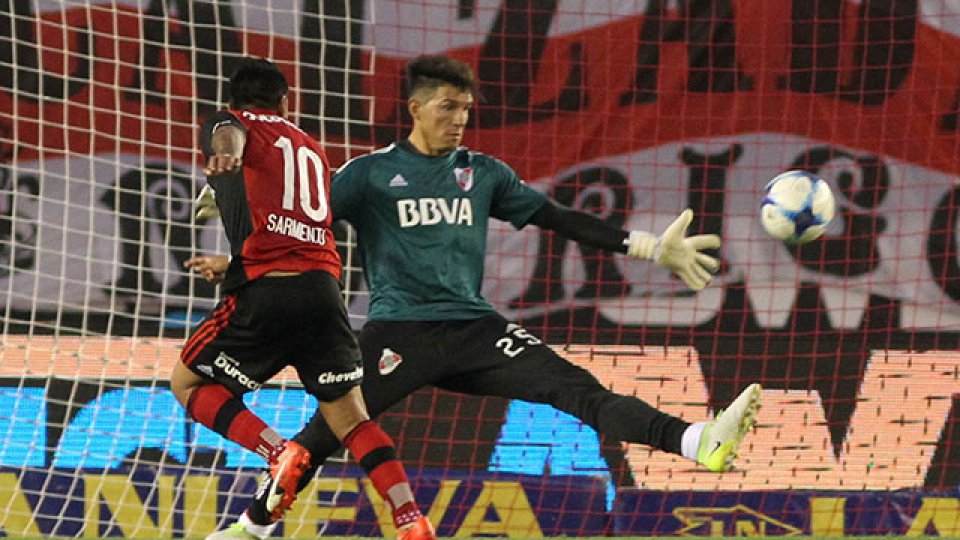Newell&acute;s se impuso a River en el Monumental.