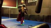 Video: Un luchador de MMA le pegó una patada brutal a su hija de 8 años y genera polémica en el mundo