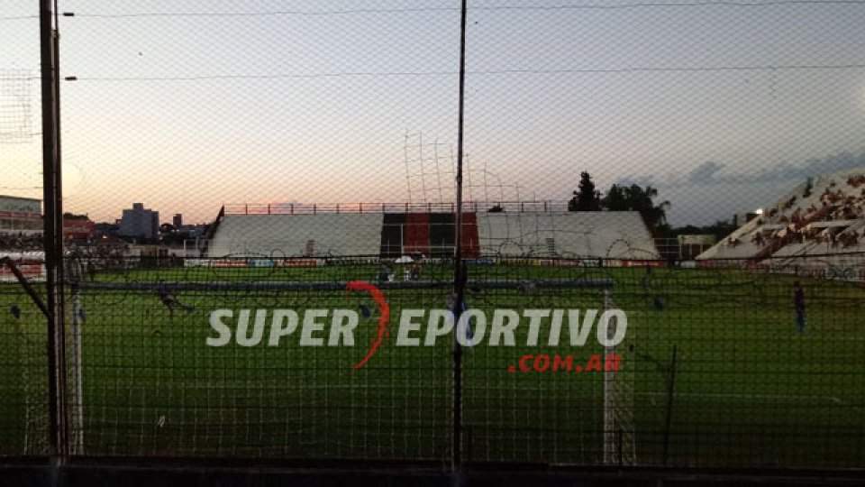 La tribuna Grella vacía por la suspención.