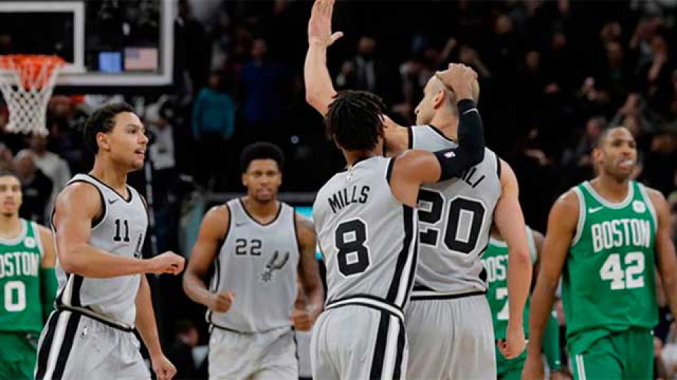 San Antonio Spurs le ganó sobre el final a Bostol Celtics.