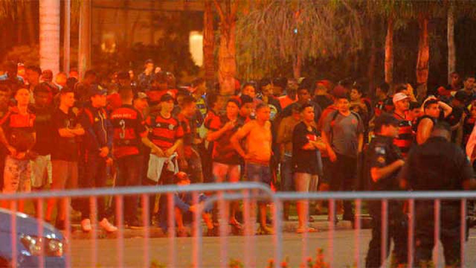 Batalla campal entre hinchas de Flamengo e Independiente.