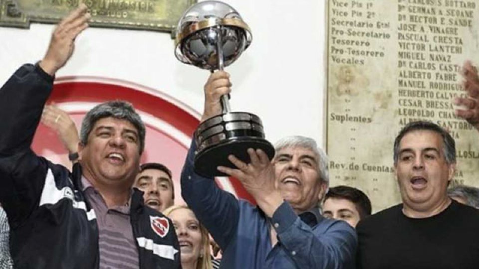 Moyano sigue como presidente de Independiente.
