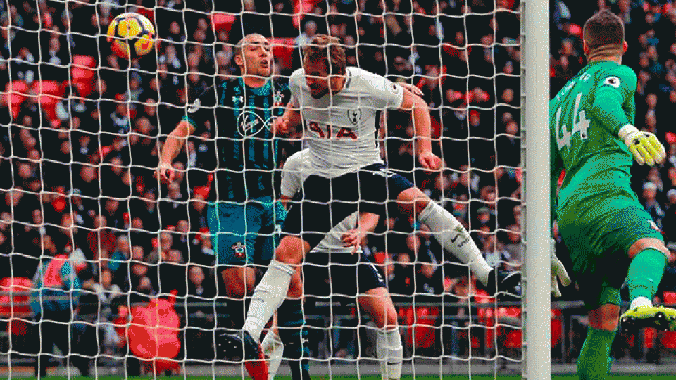 Harry Kane destronó a Messi como máximo goleador del 2017.