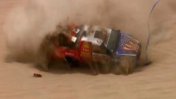 El remolque a un auto del Rally Dakar que terminó en un vuelco impresionante