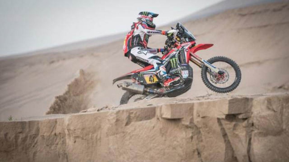 Kevin hace historia en el Dakar liderando la clasificación general.