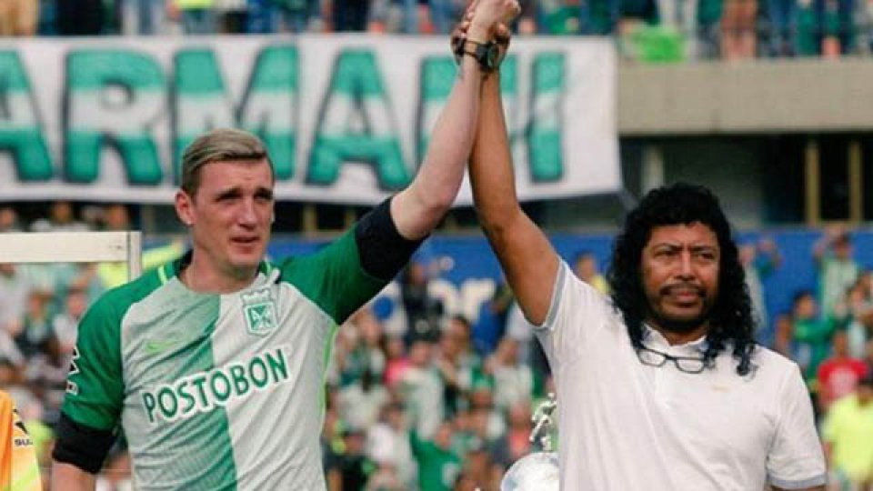 "Armani es el mejor arquero de América", afirmó el Loco. "Armani es el mejor arquero de América", afirmó el Loco.