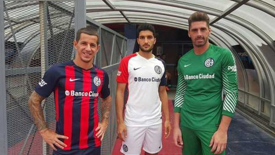 Los flamantes modelos que utilizará el Ciclón en la nueva temporada.