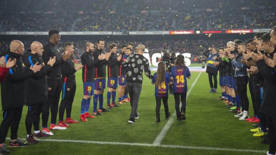 Todo el Camp Nou se puso de pie para despedir a Javier Mascherano.