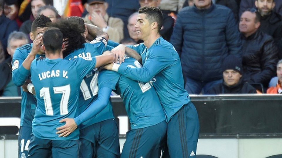 Real Madrid respiró aire fresco con una goleada en Valencia.
