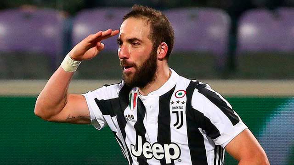 Gonzalo Higuaín le dio la victoria a Juventus, que es líder en Italia.