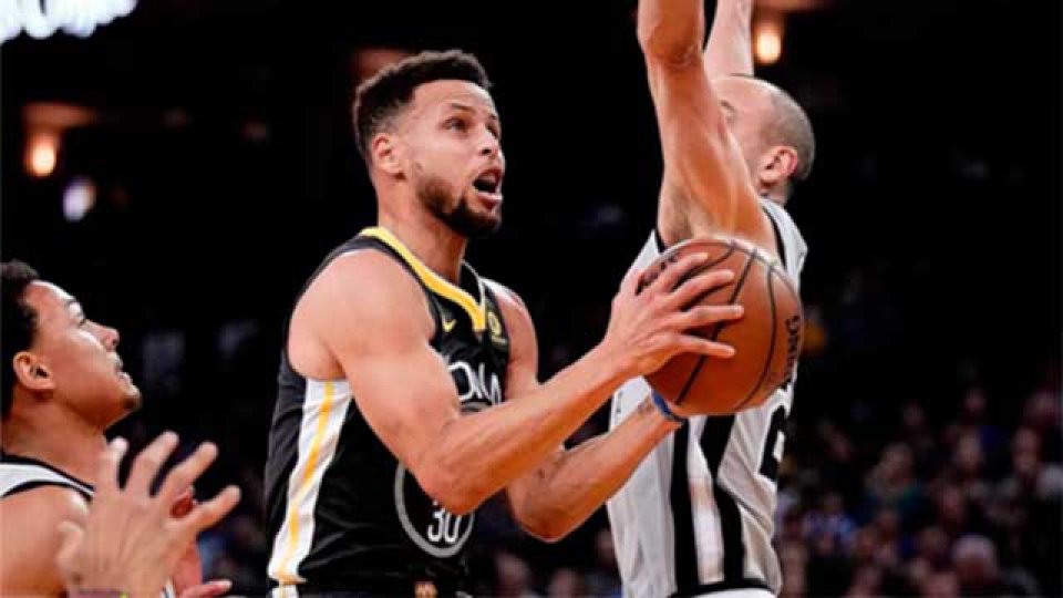 Manu Ginóbili fue figura, pero los Spurs no pudieron con Golden State. Manu Ginóbili fue figura, pero los Spurs no pudieron con Golden State.
