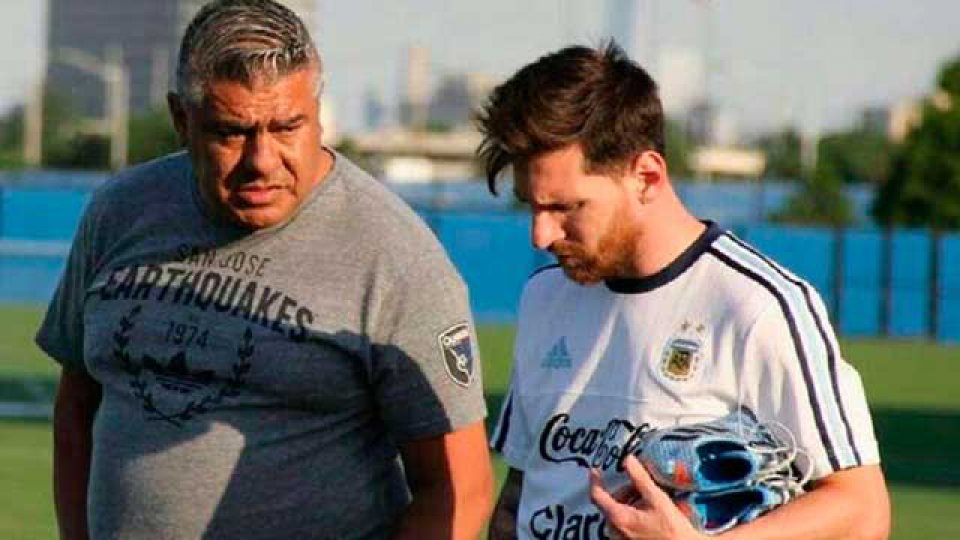 La idea del presidente de la AFA es cuidar a la Pulga. La idea del presidente de la AFA es cuidar a la Pulga.
