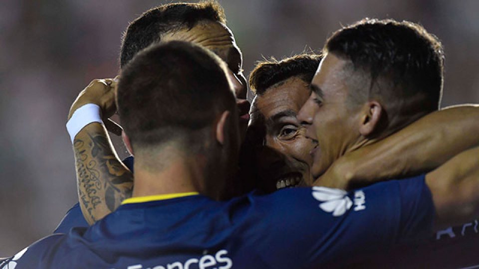 Boca superó a Banfield y estiró diferencias en la punta.