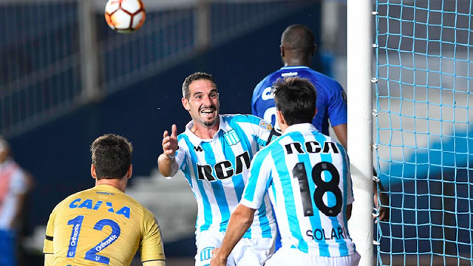 Racing debutó en la Copa Libertadores con un gran triunfo ante Cruzeiro.