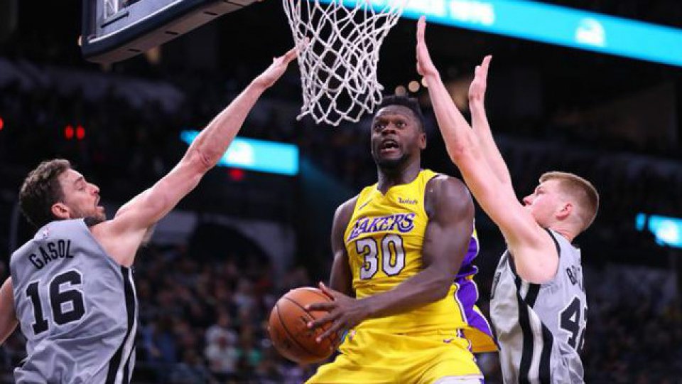 Los Lakers dejaron a los Spurs en el sexto puesto de la Conferencia del Oeste.